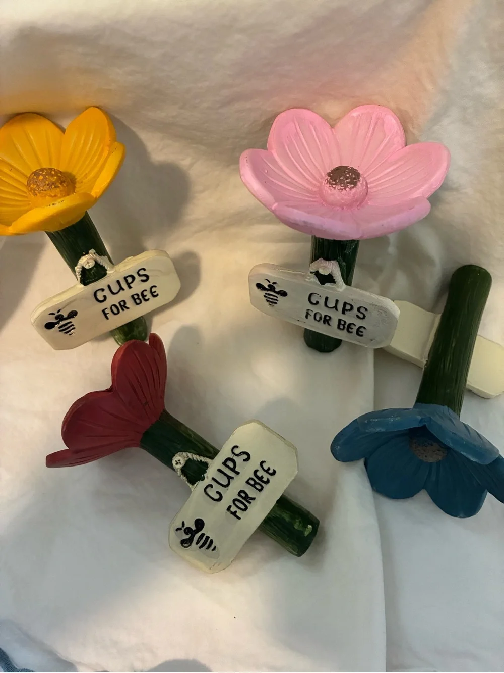 Set of 8 Cups for Bee Resin Flower Bee Watering Cups - Pink, Blue, Yellow, Red